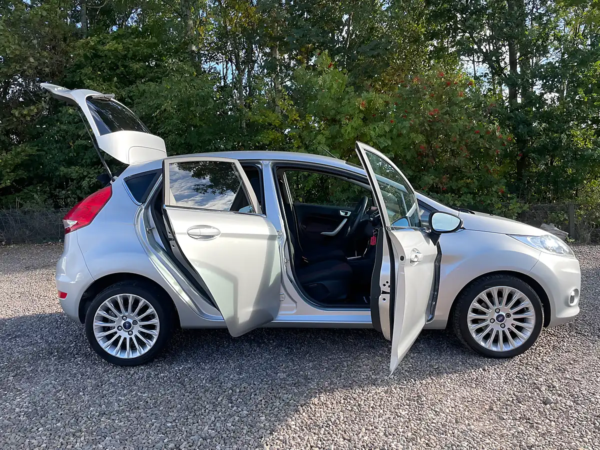 Used 2011 Ford Fiesta Titanium Silver - Interior and Exterior details 9