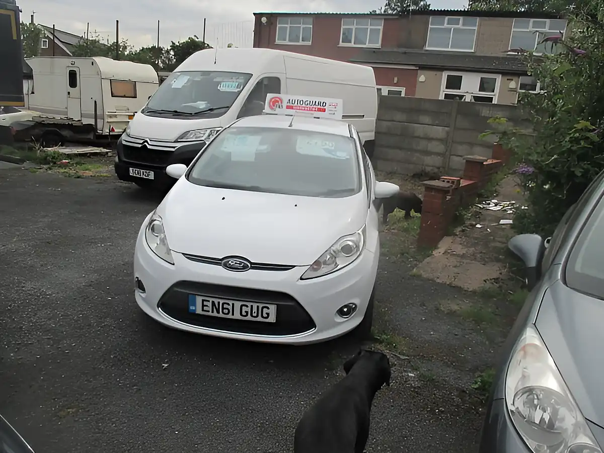 Used 2011 Ford Fiesta Titanium White - Front View