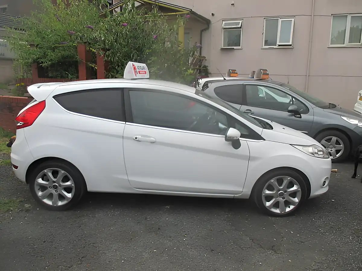 Used 2011 Ford Fiesta Titanium White - Interior and Exterior details 4