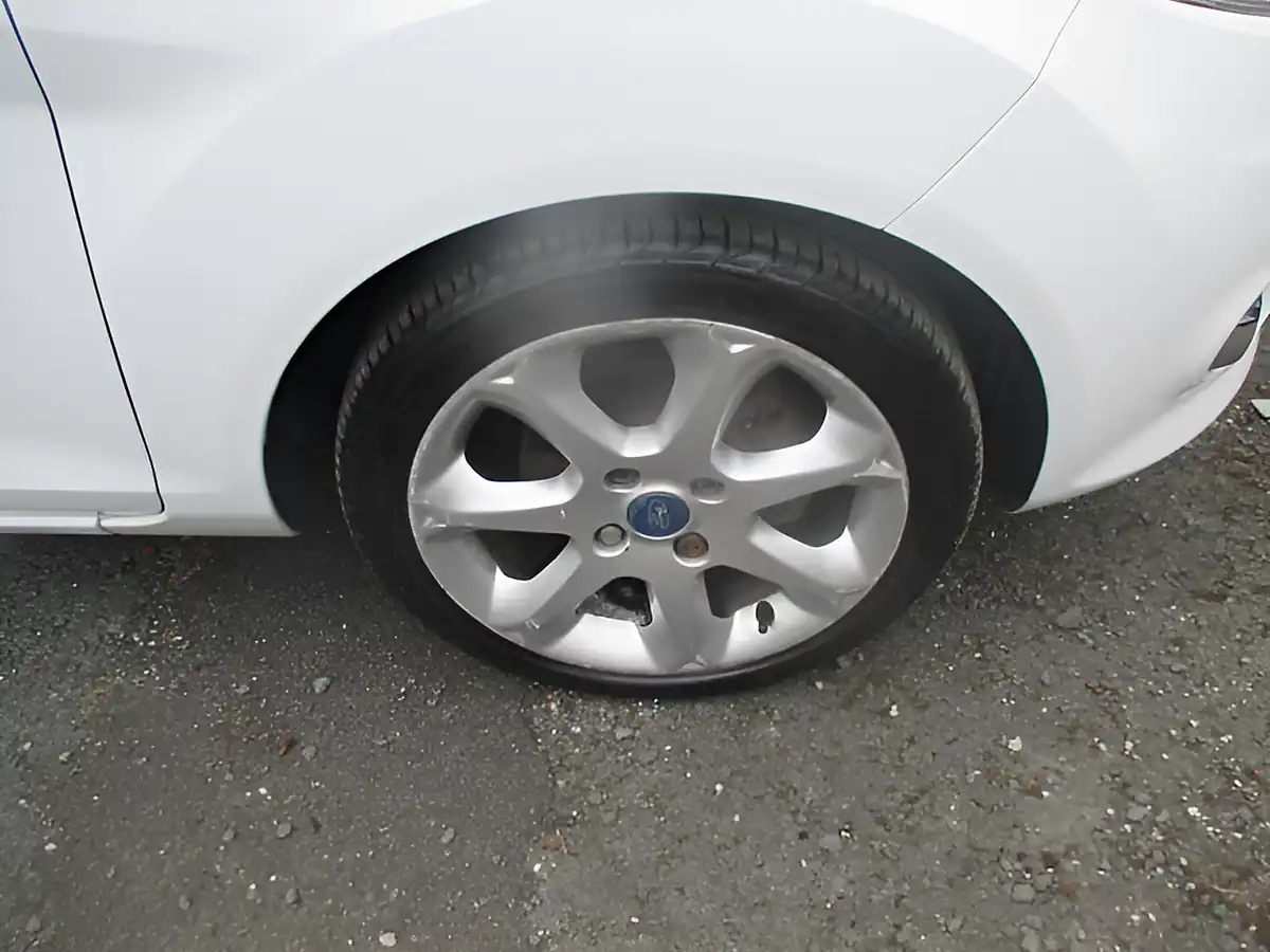 Used 2011 Ford Fiesta Titanium White - Interior and Exterior details 6