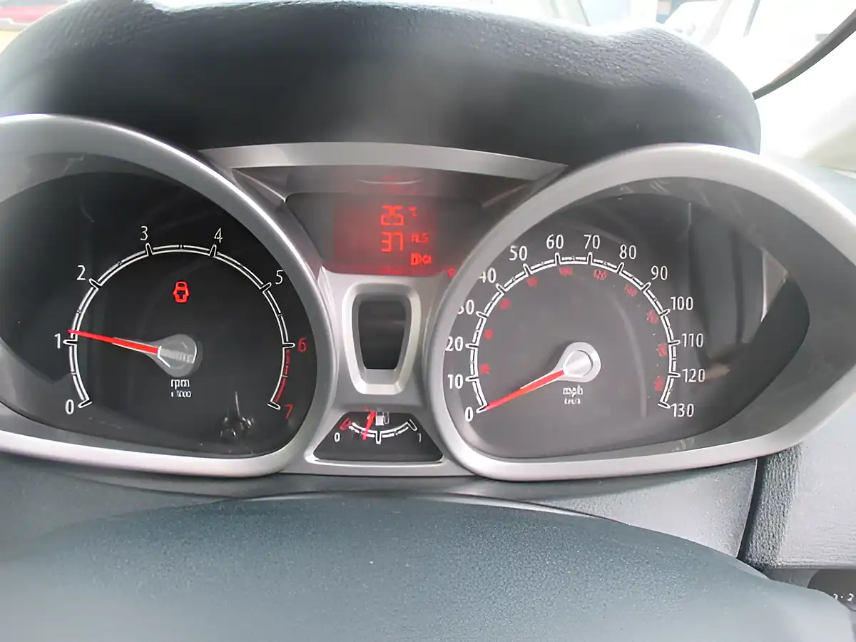 Used 2011 Ford Fiesta Titanium White - Interior and Exterior details 8