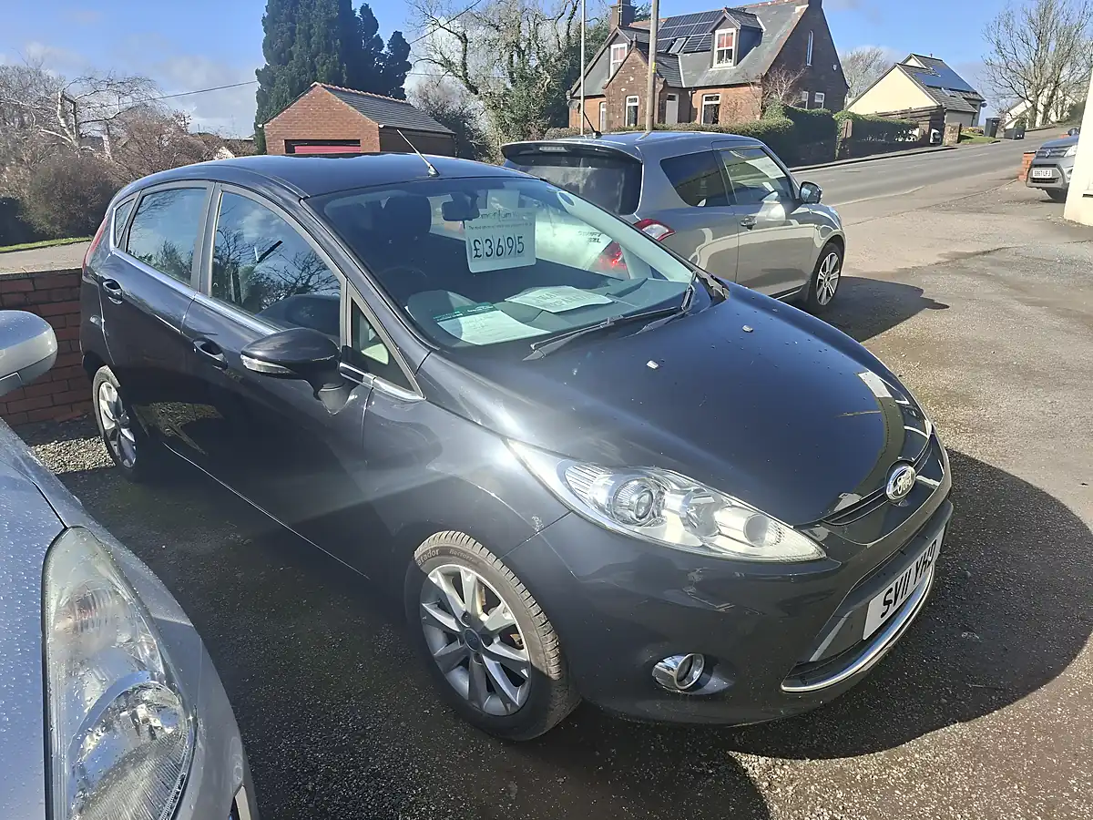 Used 2011 Ford Fiesta Zetec Black - Front View