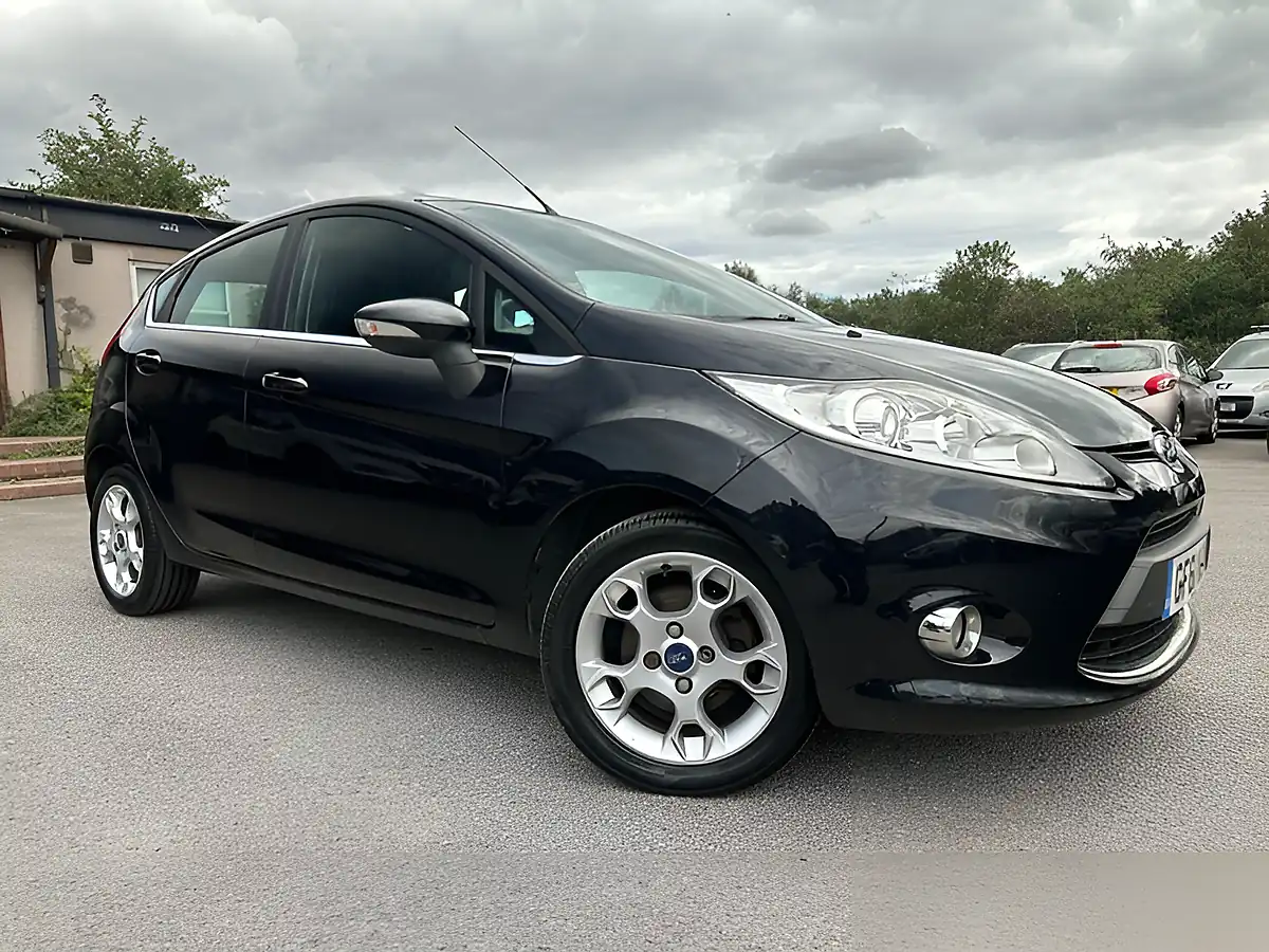 Used 2011 Ford Fiesta Zetec Black - Front View