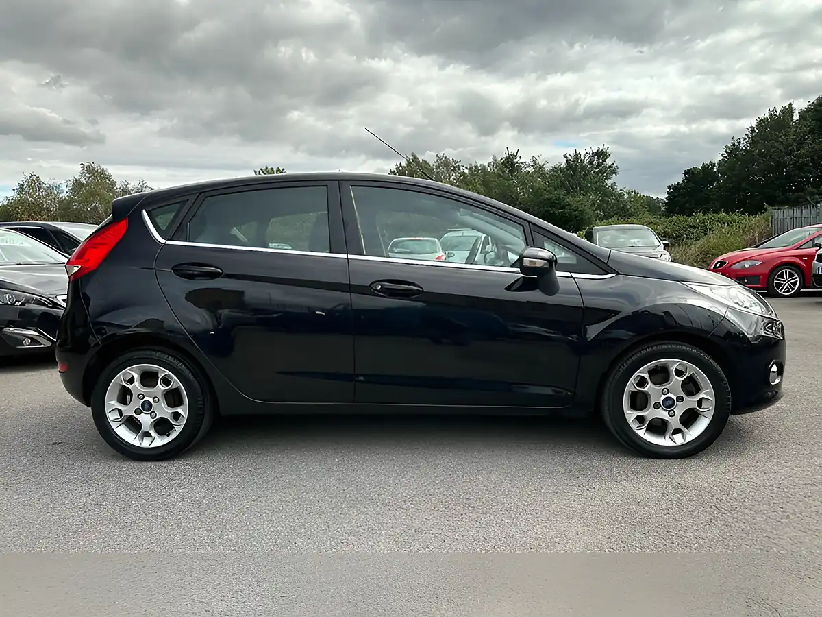 Used 2011 Ford Fiesta Zetec Black - Interior and Exterior details 12