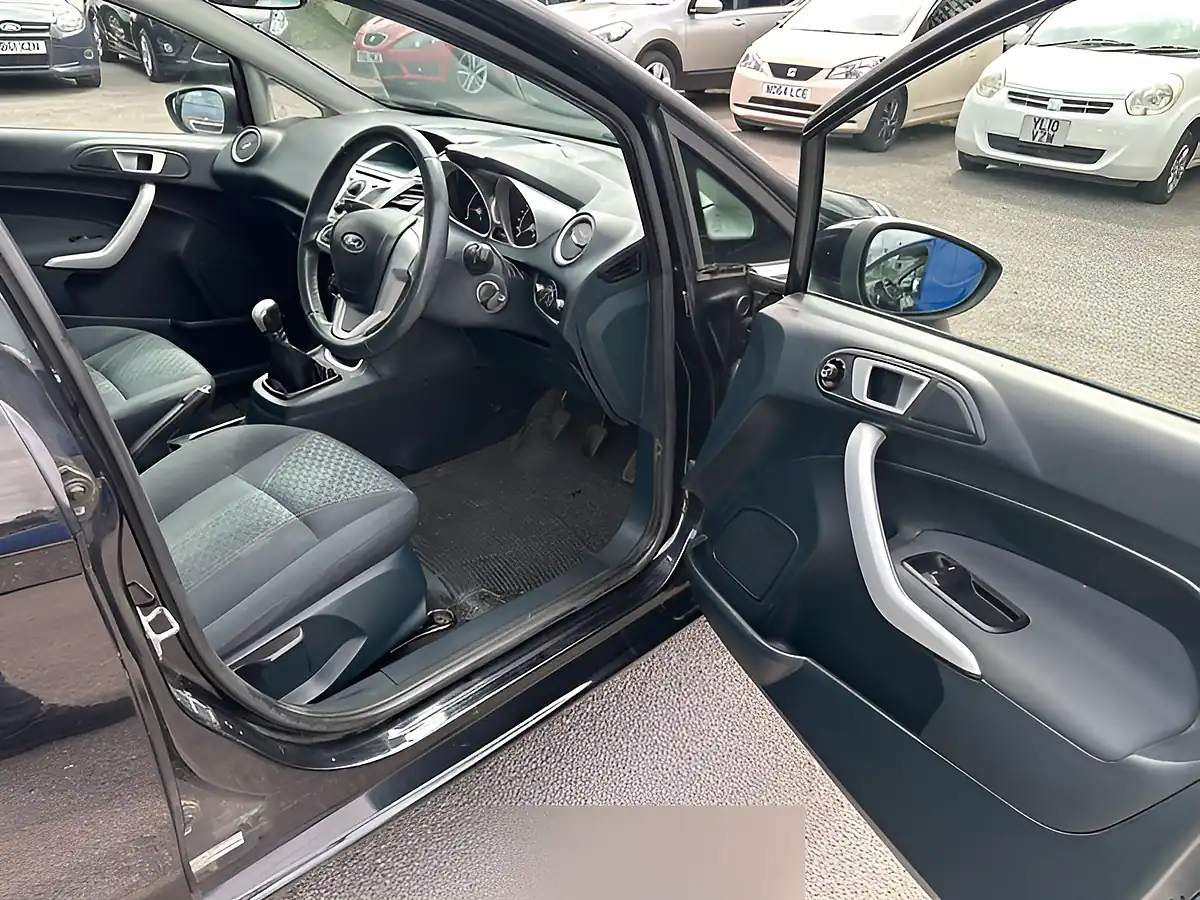 Used 2011 Ford Fiesta Zetec Black - Interior and Exterior details 13