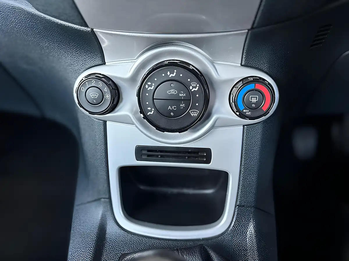 Used 2011 Ford Fiesta Zetec Black - Interior and Exterior details 15