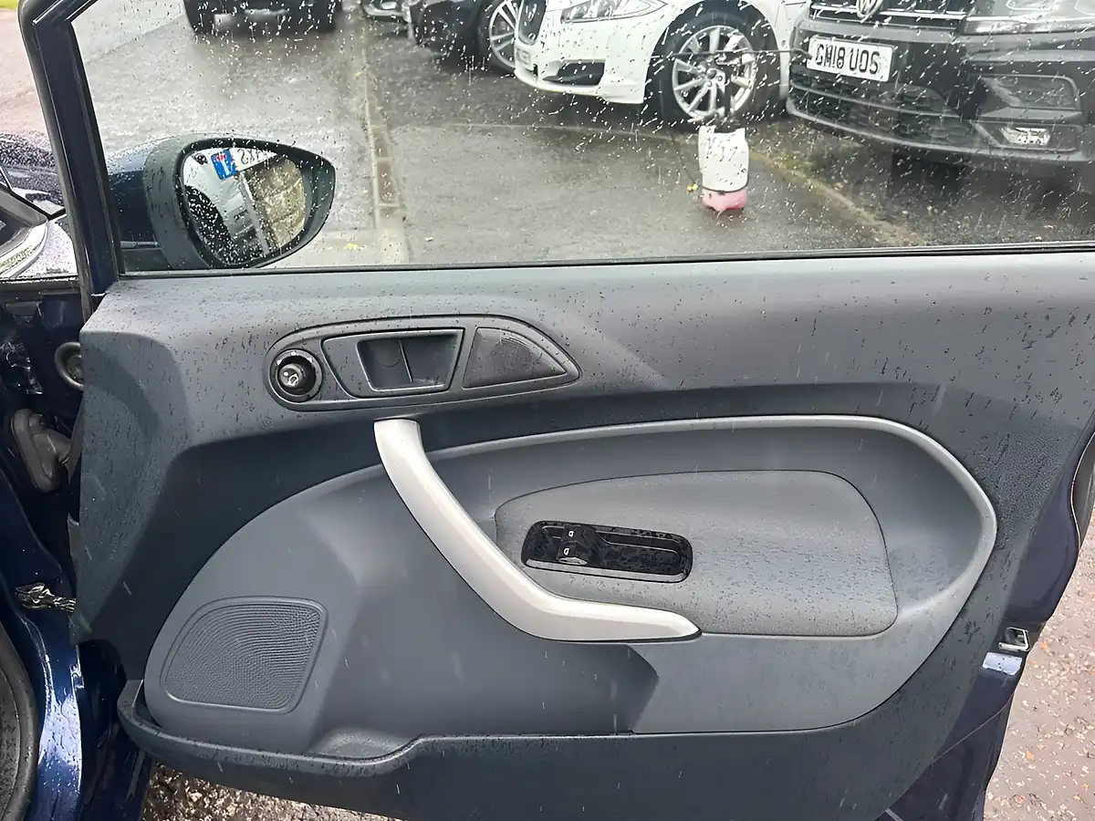 Used 2011 Ford Fiesta Zetec Blue - Interior and Exterior details 11