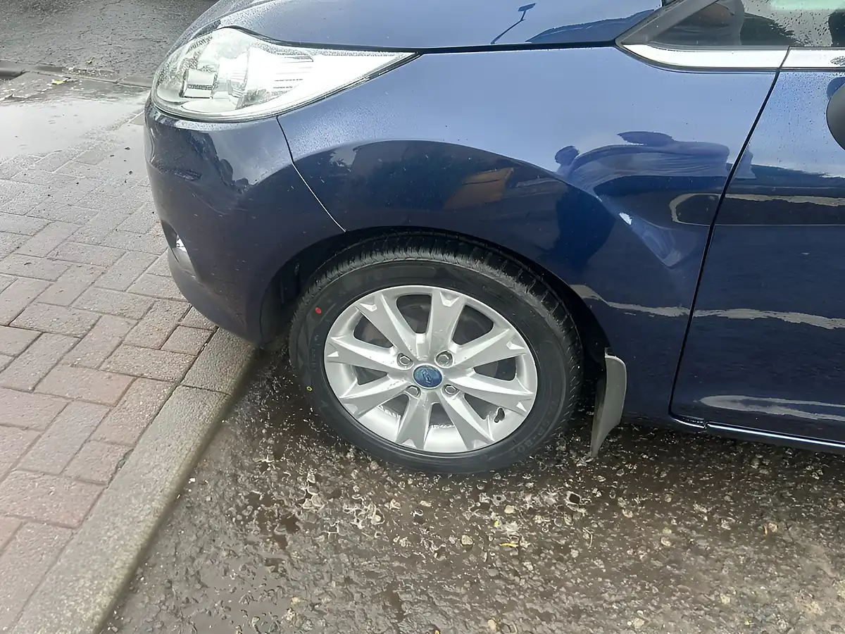 Used 2011 Ford Fiesta Zetec Blue - Interior and Exterior details 17