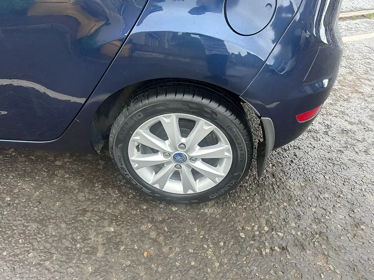 Used 2011 Ford Fiesta Zetec Blue - Interior and Exterior details 18