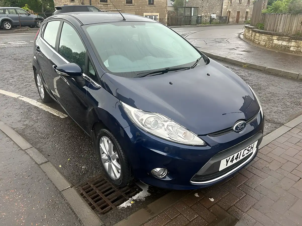 Used 2011 Ford Fiesta Zetec Blue - Interior and Exterior details 4