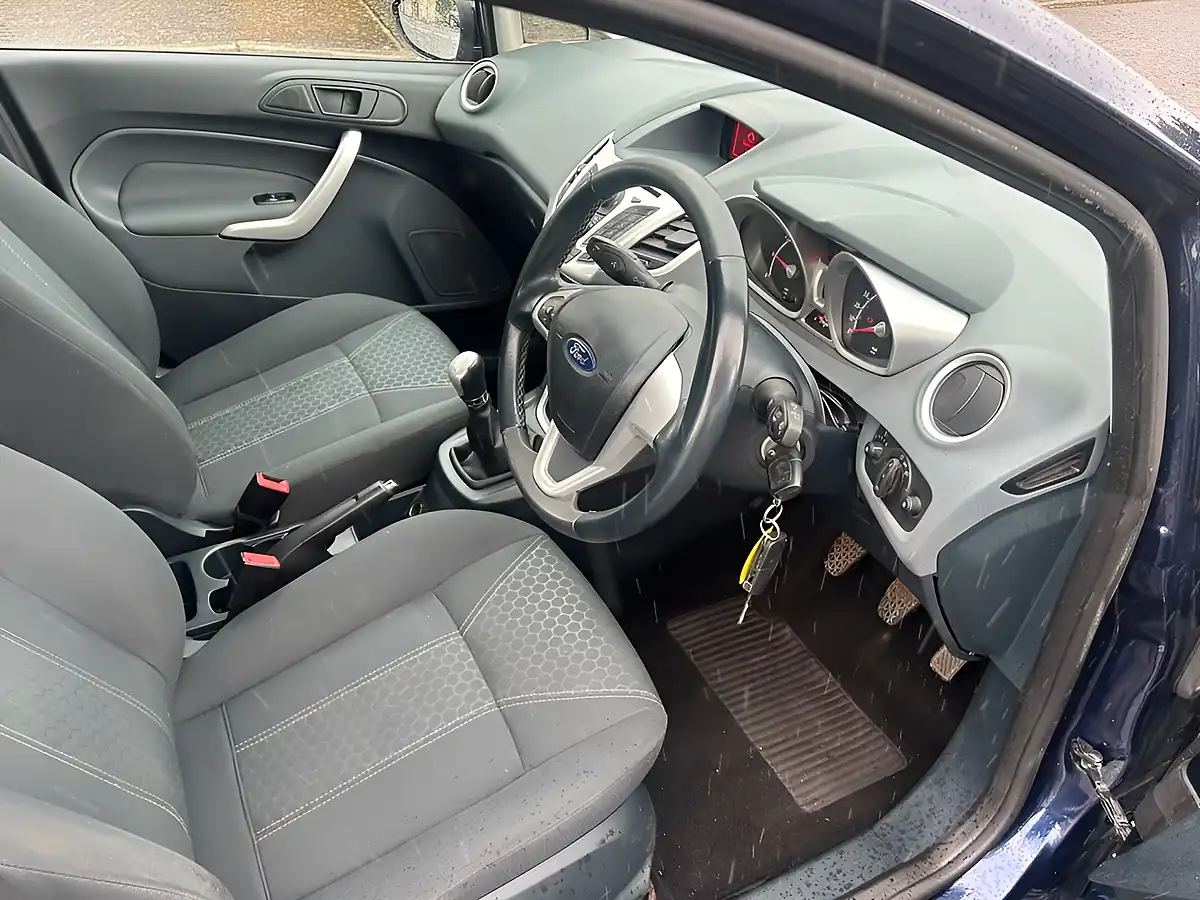 Used 2011 Ford Fiesta Zetec Blue - Interior and Exterior details 8