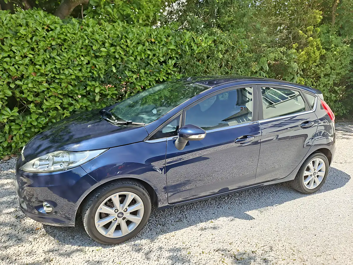 Used 2011 Ford Fiesta Zetec Blue - Front View