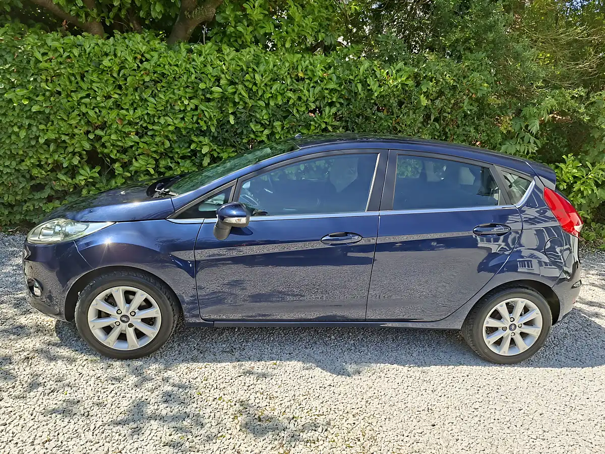Used 2011 Ford Fiesta Zetec Blue - Interior and Exterior details 5