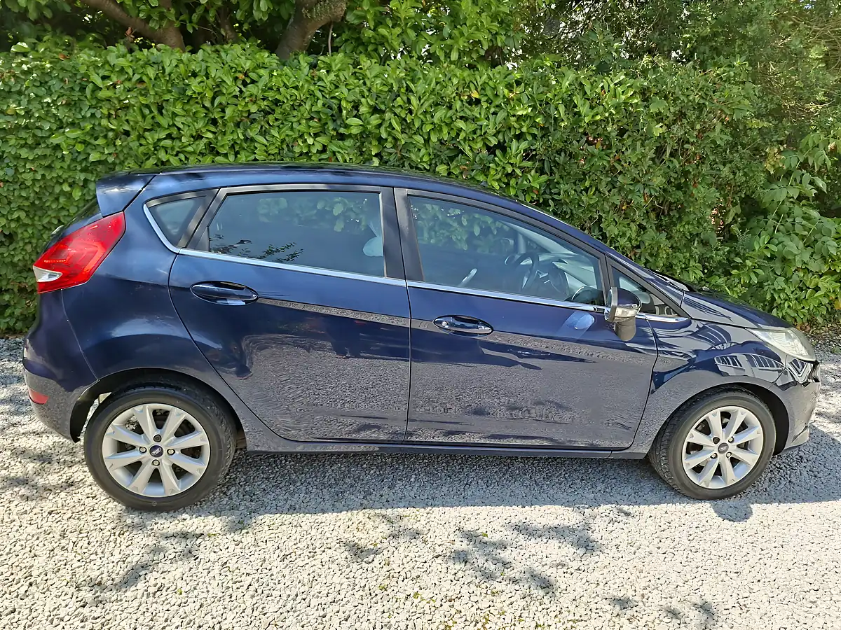 Used 2011 Ford Fiesta Zetec Blue - Interior and Exterior details 6