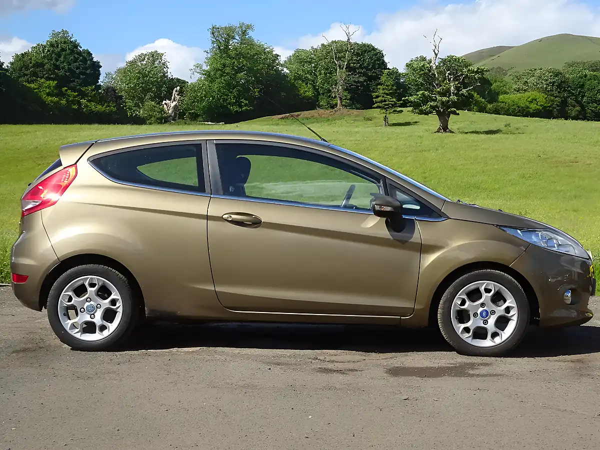 Used 2011 Ford Fiesta Zetec Brown - Interior and Exterior details 11