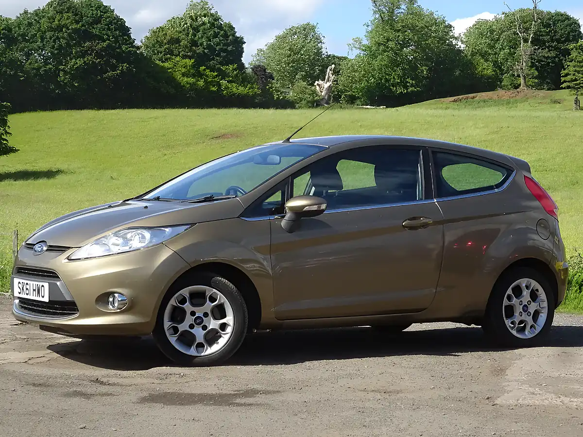 Used 2011 Ford Fiesta Zetec Brown - Interior and Exterior details 4