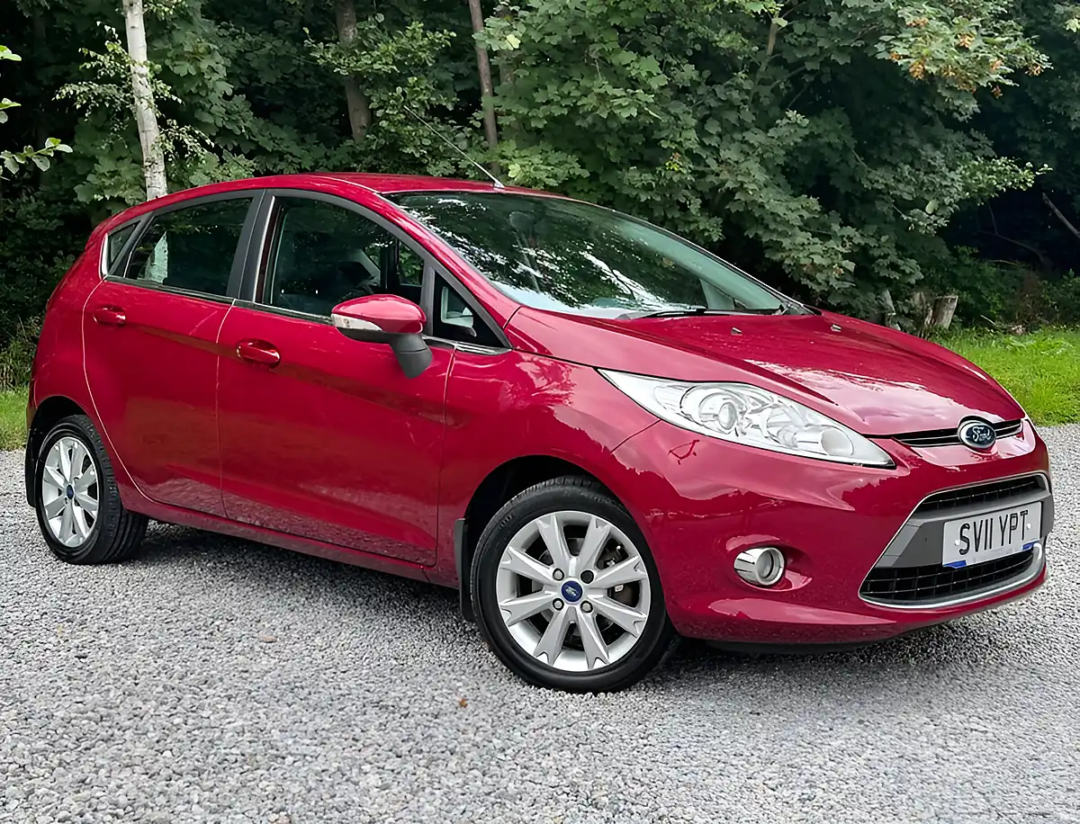 Used 2011 Ford Fiesta Zetec Hot Magenta - Front View