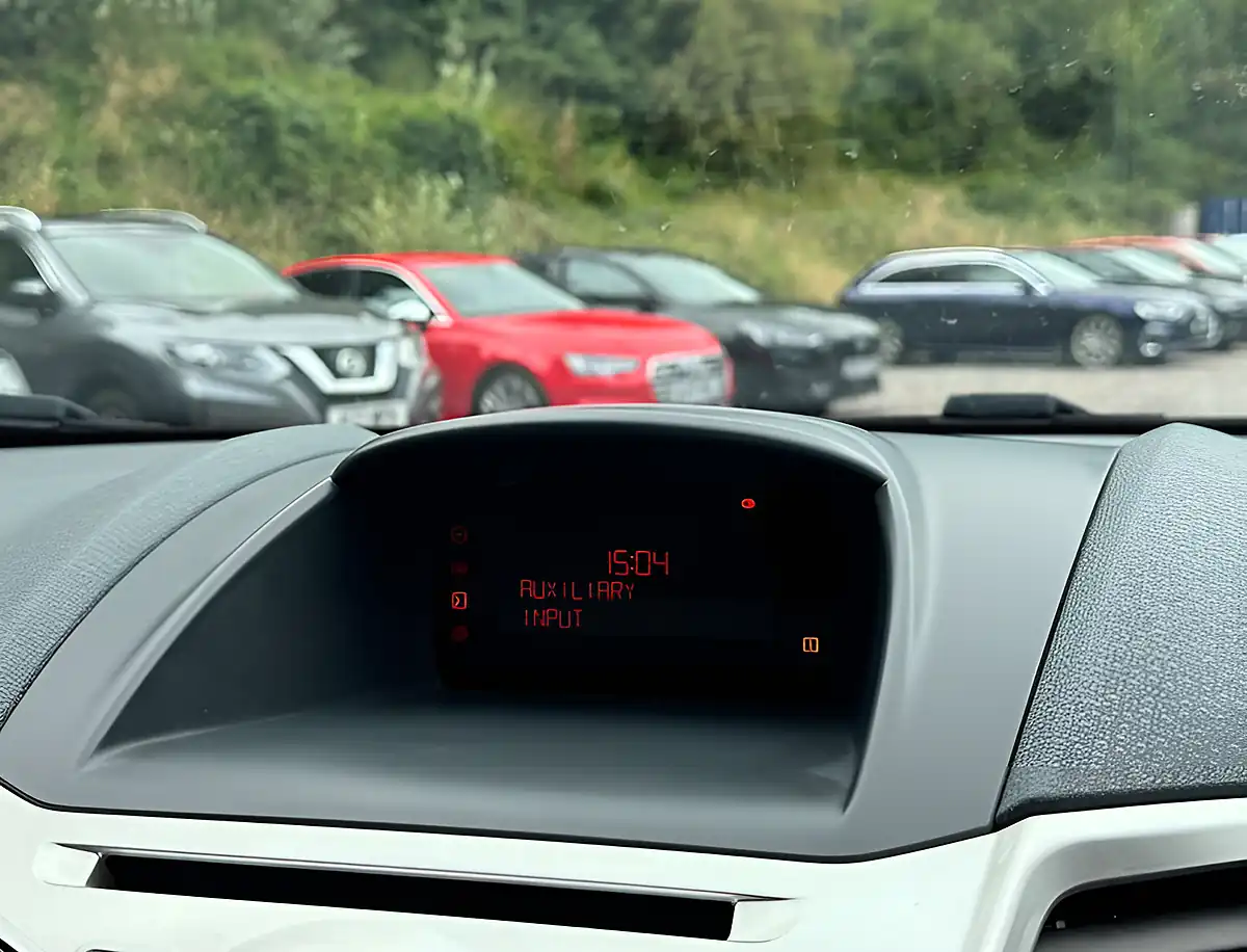 Used 2011 Ford Fiesta Zetec Hot Magenta - Interior and Exterior details 14