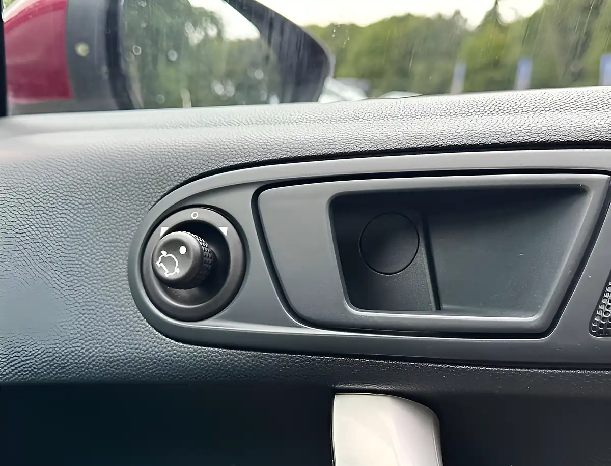 Used 2011 Ford Fiesta Zetec Hot Magenta - Interior and Exterior details 16