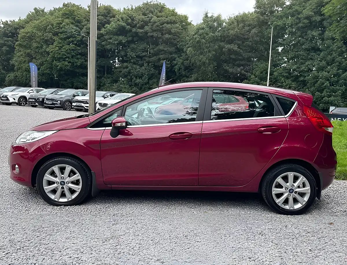 Used 2011 Ford Fiesta Zetec Hot Magenta - Interior and Exterior details 6
