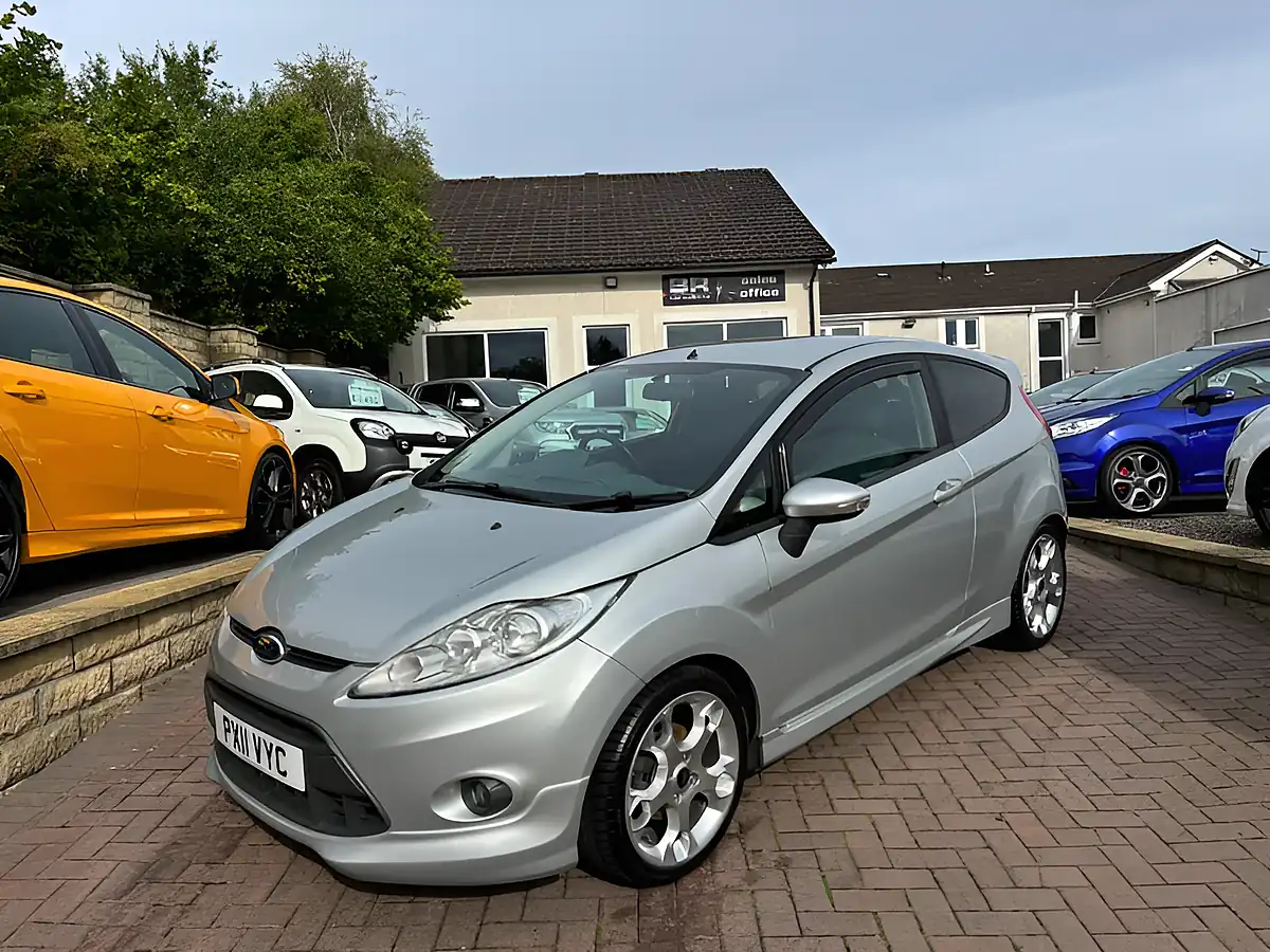Used 2011 Ford Fiesta Zetec S Silver - Front View
