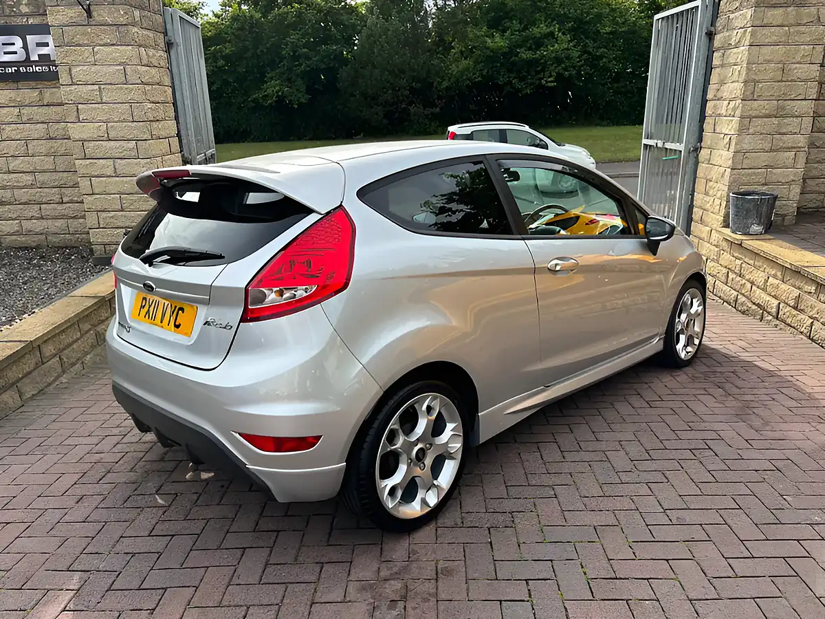Used 2011 Ford Fiesta Zetec S Silver - Interior and Exterior details 10