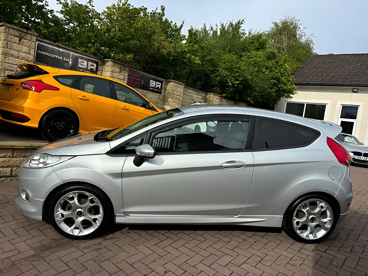 Used 2011 Ford Fiesta Zetec S Silver - Interior and Exterior details 6