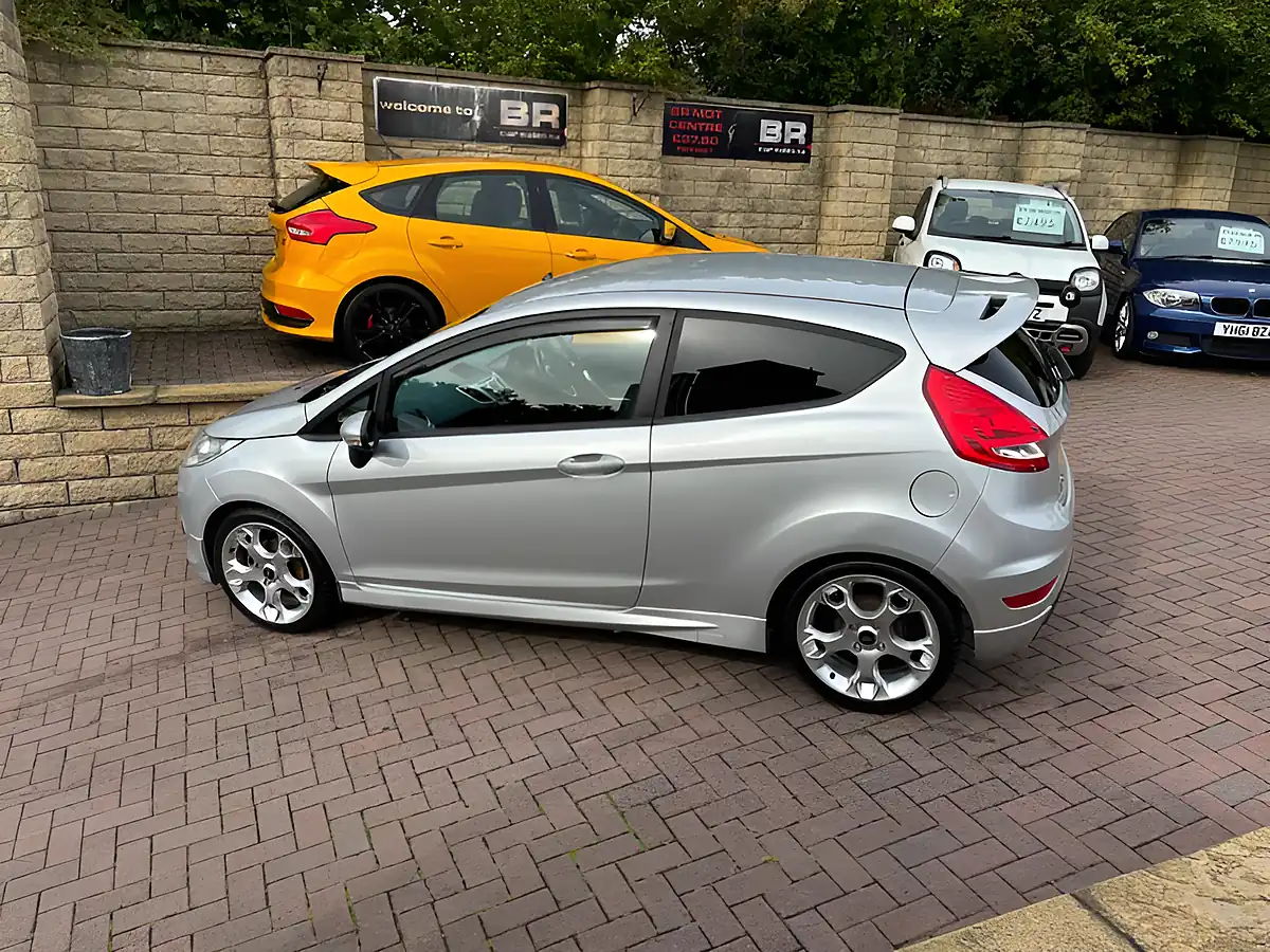 Used 2011 Ford Fiesta Zetec S Silver - Interior and Exterior details 7