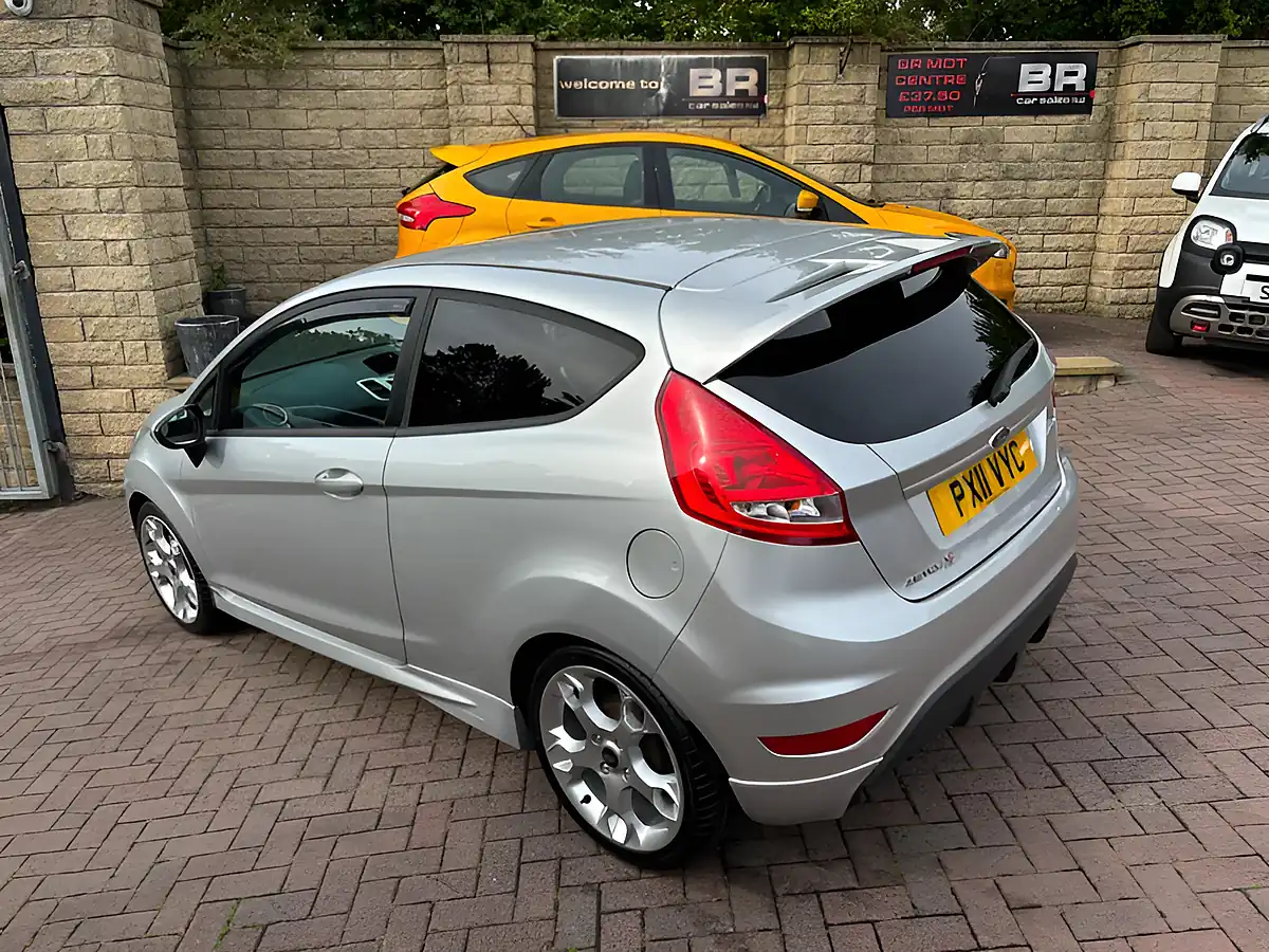 Used 2011 Ford Fiesta Zetec S Silver - Interior and Exterior details 9