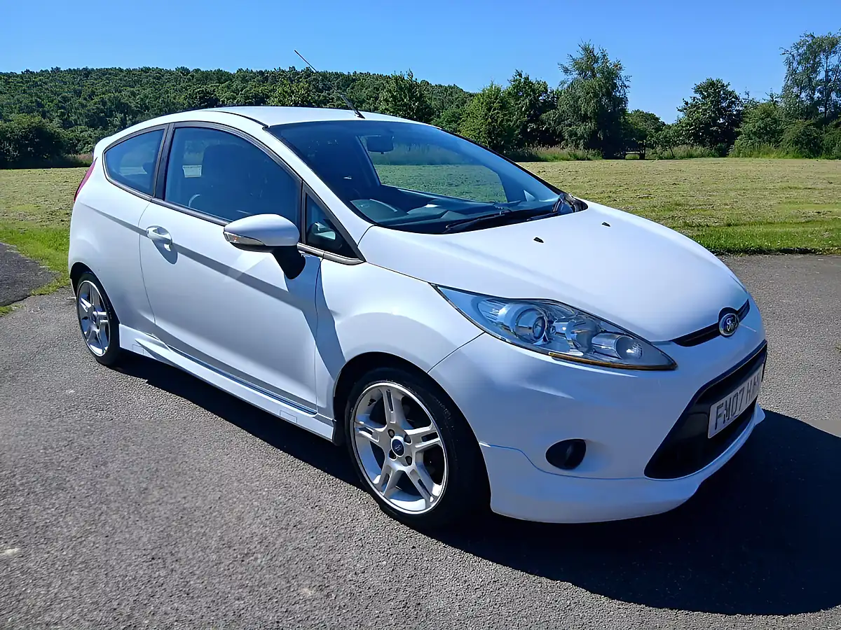 Used 2011 Ford Fiesta Zetec S White - Front View