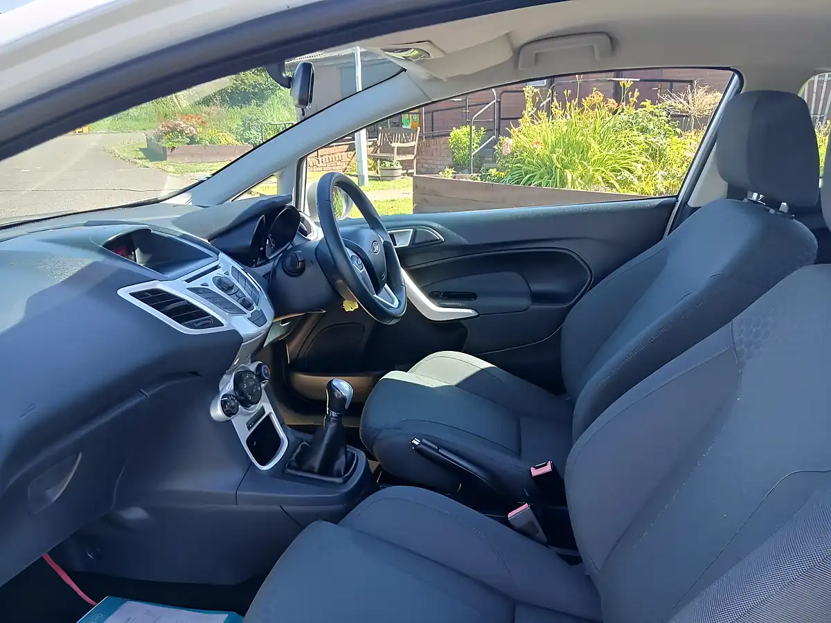 Used 2011 Ford Fiesta Zetec S White - Interior and Exterior details 11