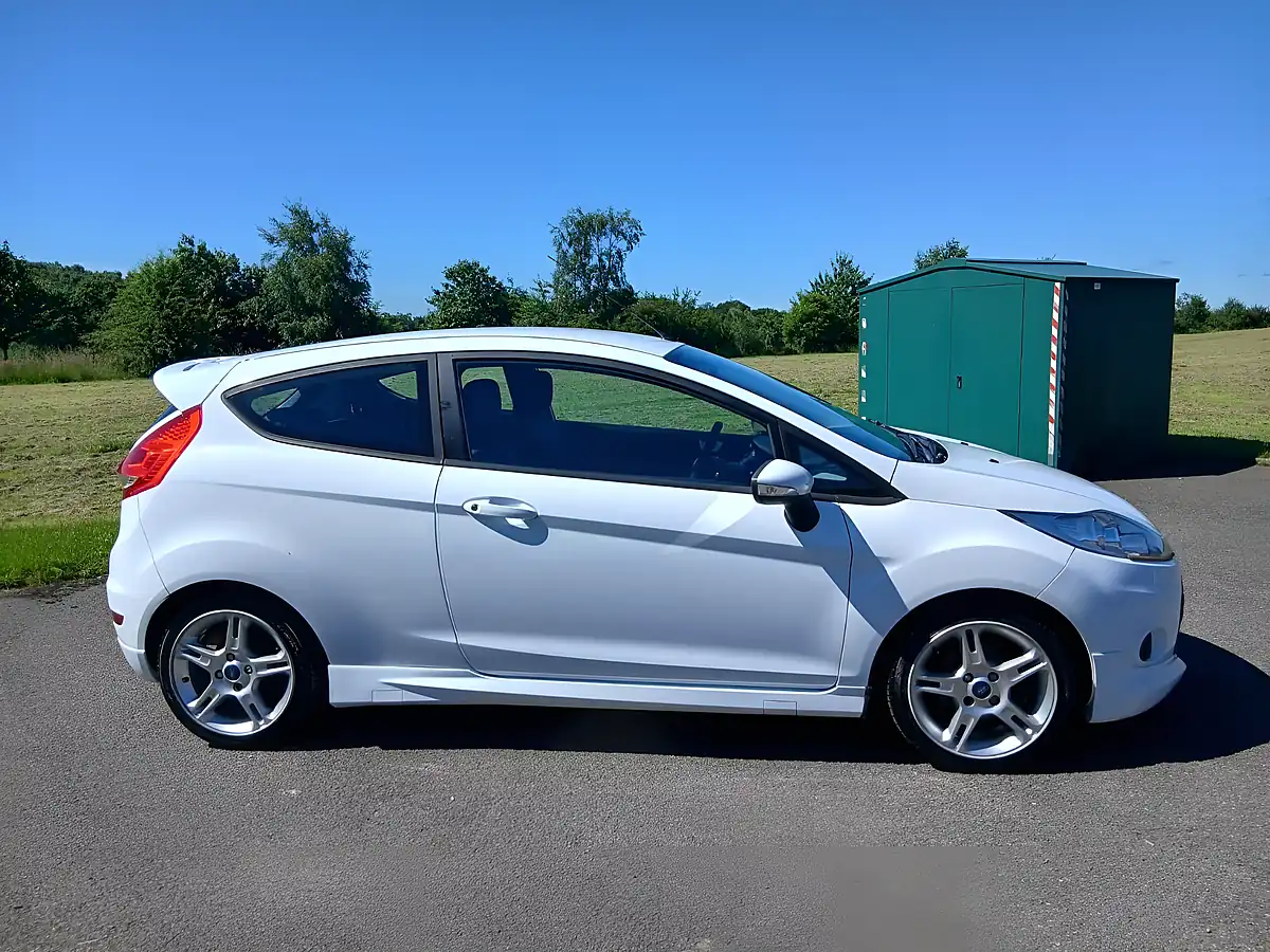Used 2011 Ford Fiesta Zetec S White - Interior and Exterior details 2