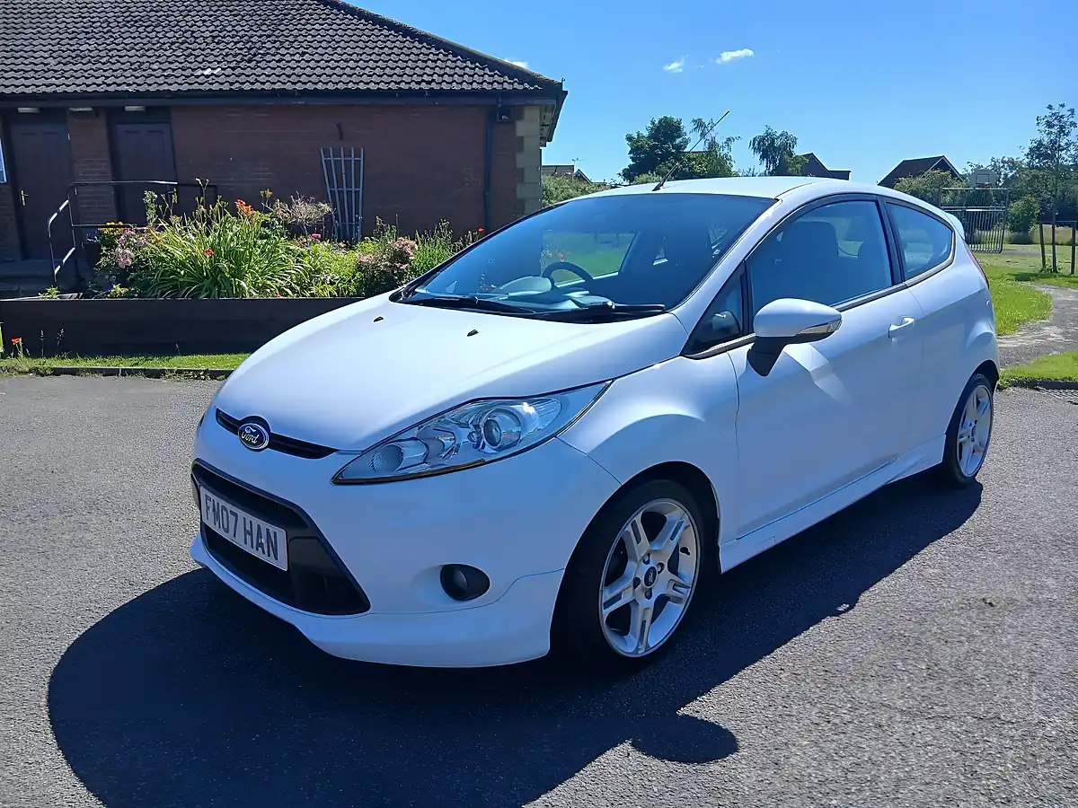 Used 2011 Ford Fiesta Zetec S White - Interior and Exterior details 4