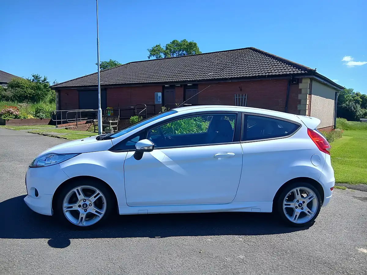 Used 2011 Ford Fiesta Zetec S White - Interior and Exterior details 5