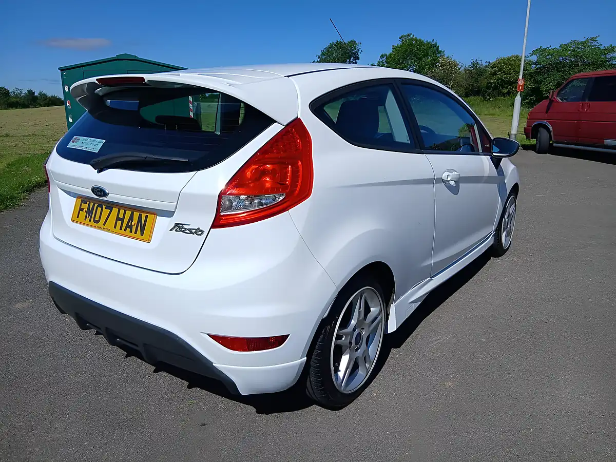 Used 2011 Ford Fiesta Zetec S White - Interior and Exterior details 7