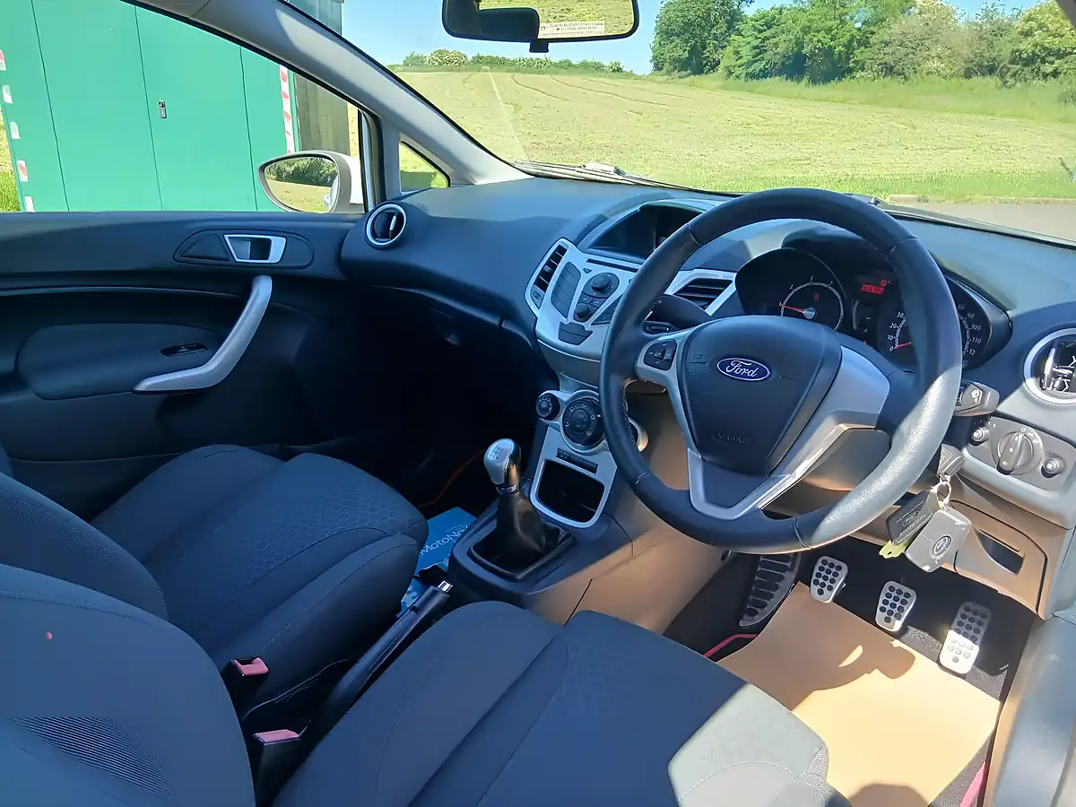 Used 2011 Ford Fiesta Zetec S White - Interior and Exterior details 9