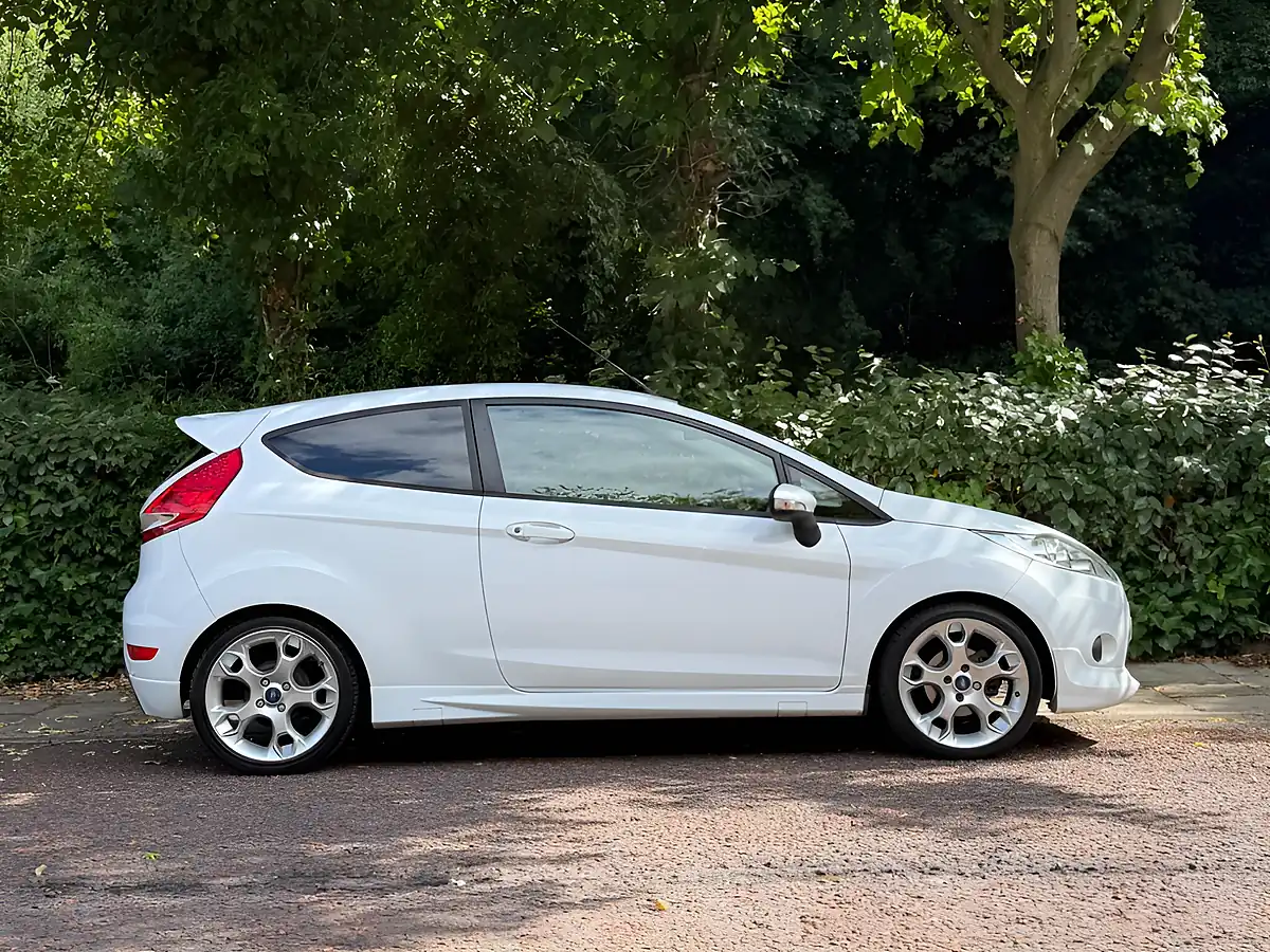 Used 2011 Ford Fiesta Zetec S White - Interior and Exterior details 4