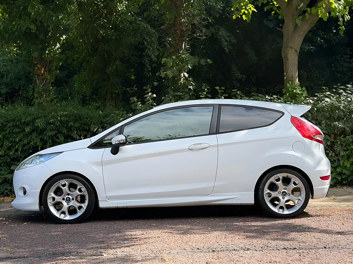 Used 2011 Ford Fiesta Zetec S White - Interior and Exterior details 9