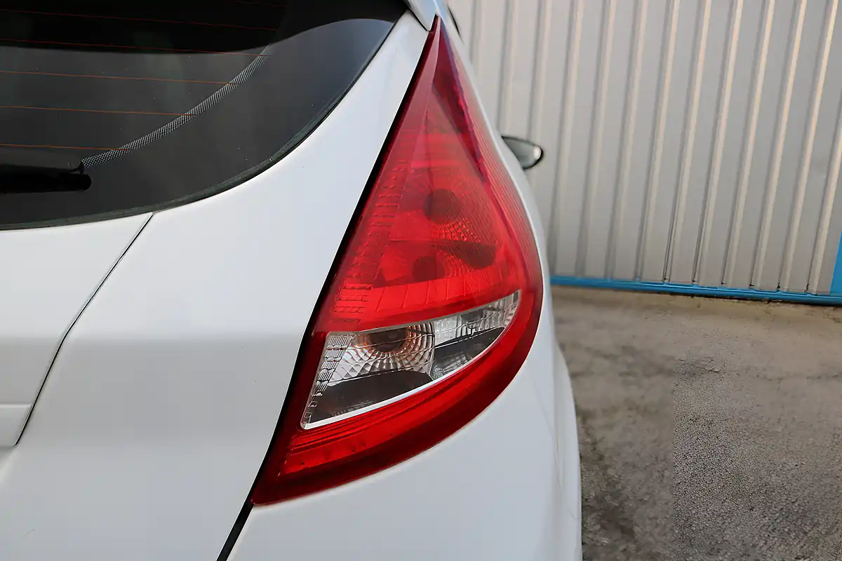 Used 2011 Ford Fiesta Zetec S White - Interior and Exterior details 11