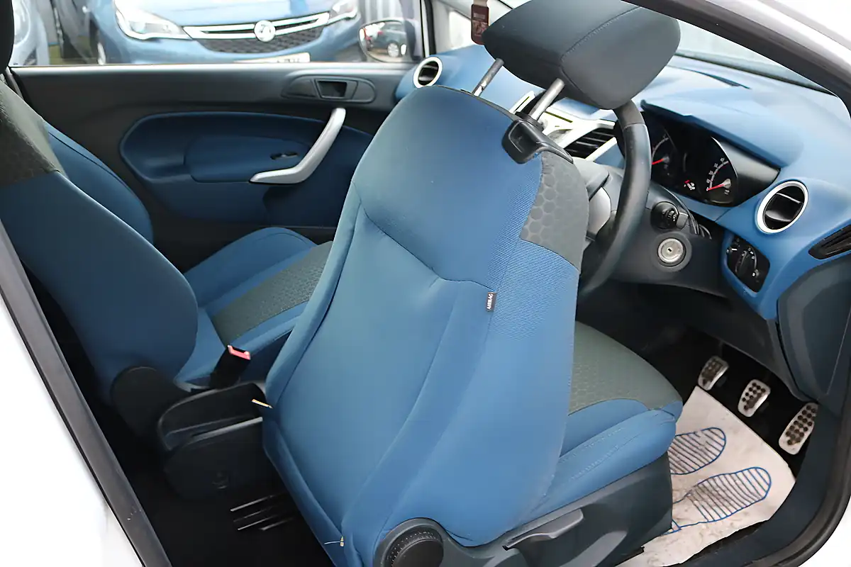 Used 2011 Ford Fiesta Zetec S White - Interior and Exterior details 14