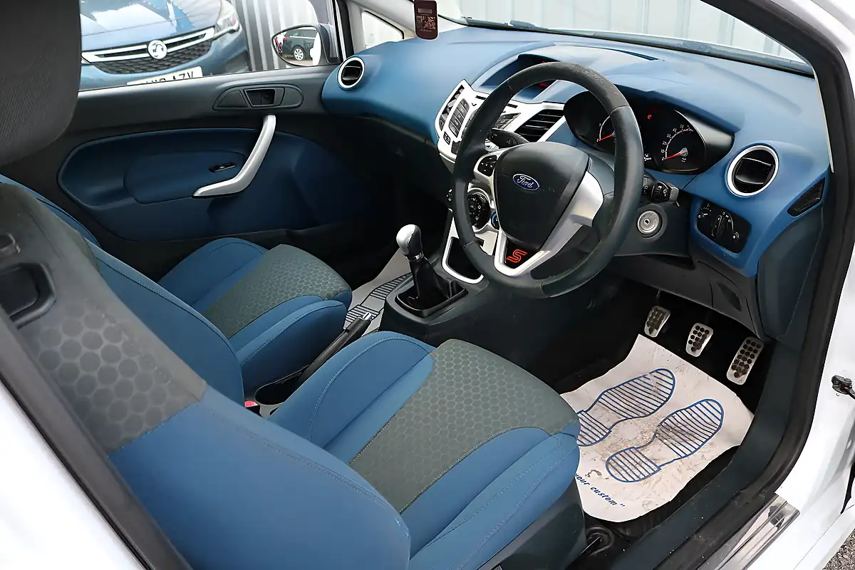 Used 2011 Ford Fiesta Zetec S White - Interior and Exterior details 15