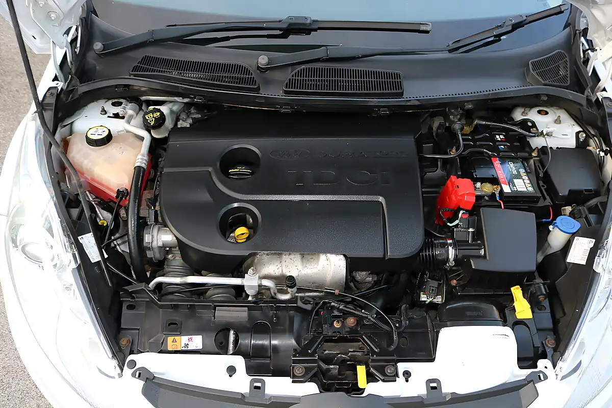 Used 2011 Ford Fiesta Zetec S White - Interior and Exterior details 5