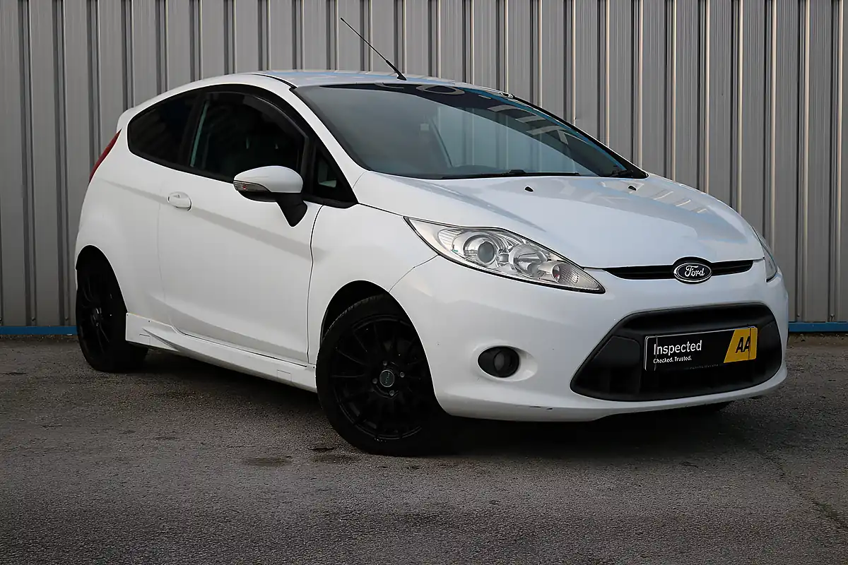 Used 2011 Ford Fiesta Zetec S White - Interior and Exterior details 9