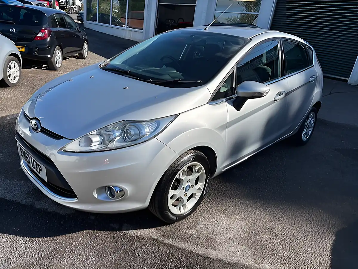 Used 2011 Ford Fiesta Zetec Silver - Front View