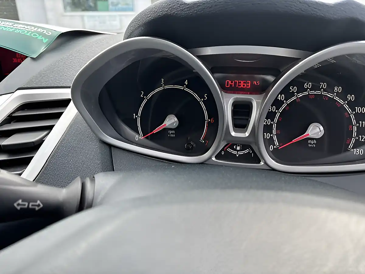 Used 2011 Ford Fiesta Zetec Silver - Interior and Exterior details 7