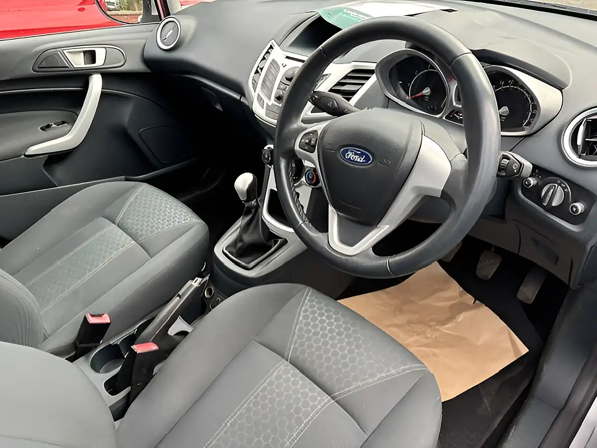 Used 2011 Ford Fiesta Zetec Silver - Interior and Exterior details 8