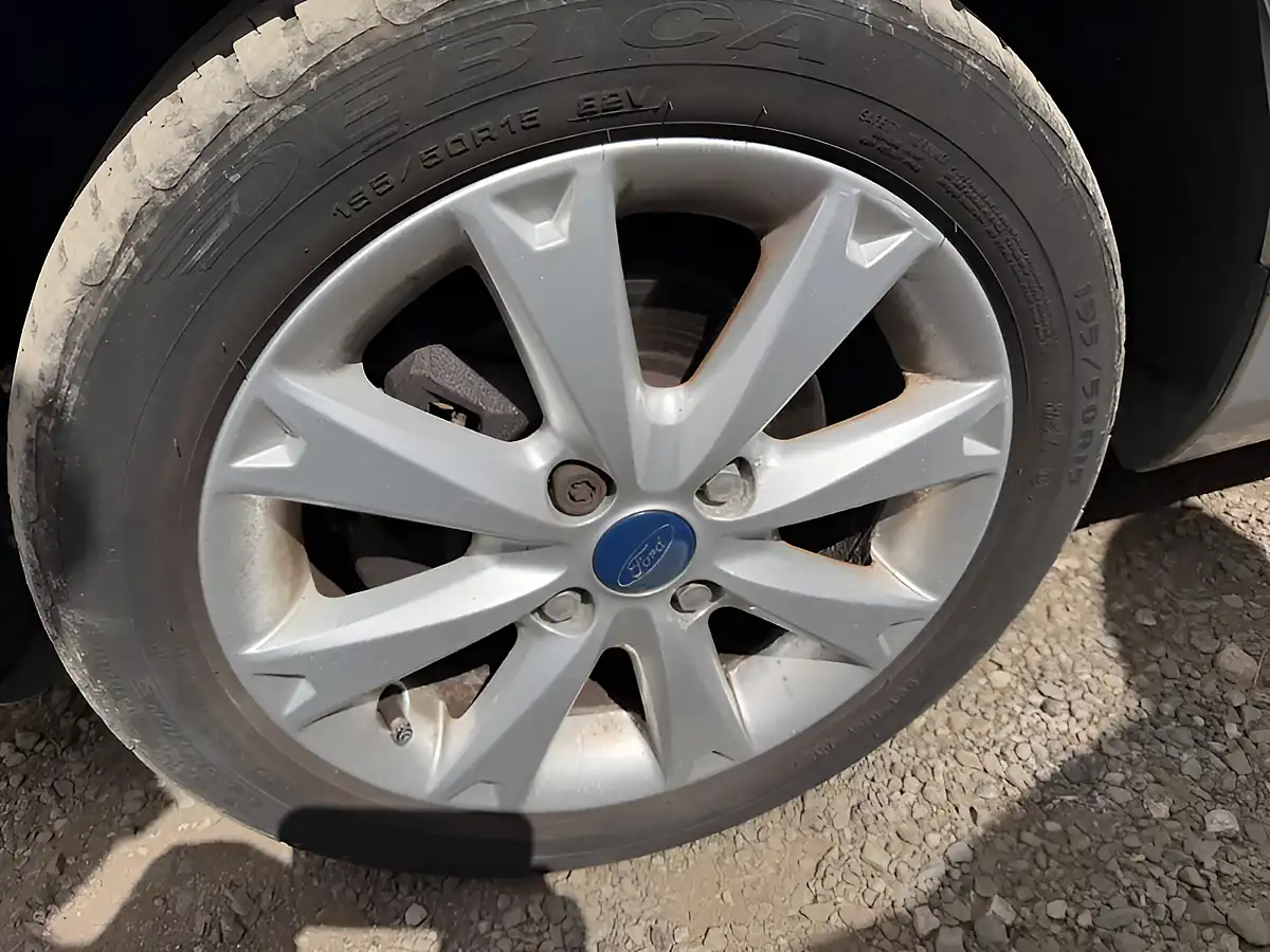 Used 2011 Ford Fiesta Zetec Silver - Interior and Exterior details 11
