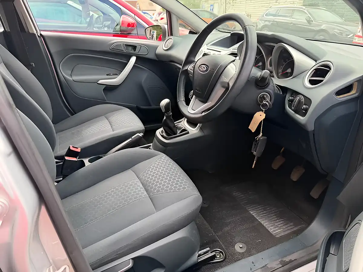 Used 2011 Ford Fiesta Zetec Silver - Interior and Exterior details 20
