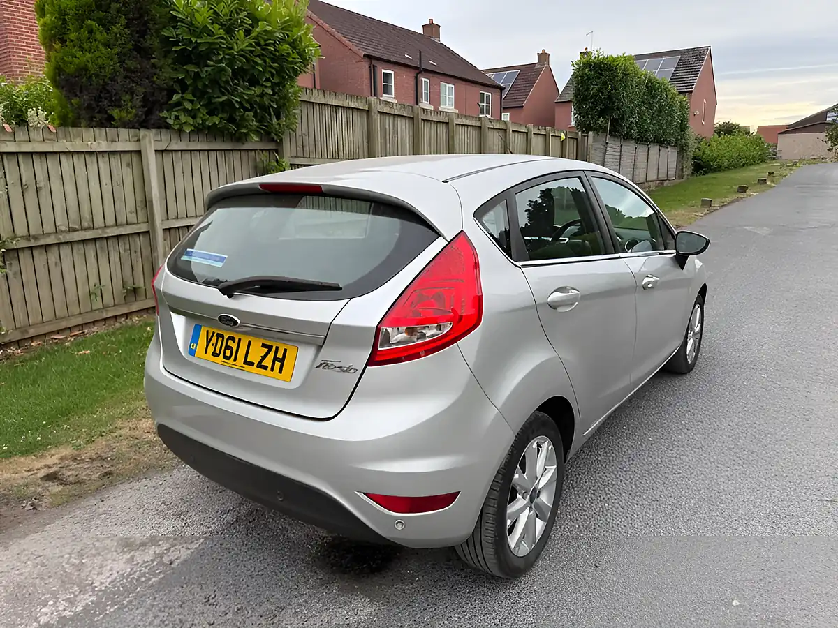 Used 2011 Ford Fiesta Zetec Silver - Interior and Exterior details 5