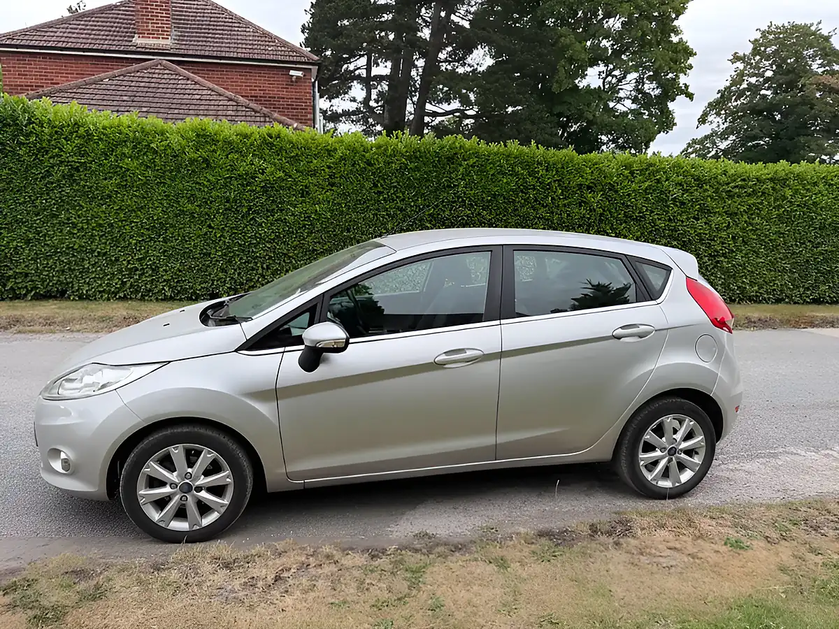 Used 2011 Ford Fiesta Zetec Silver - Interior and Exterior details 9